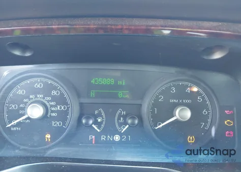 2011 Lincoln Town Car Executive L из США, поврежденный, VIN 2LNBL8EV6BX761988